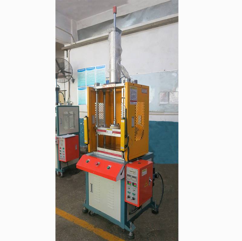 四柱三板氣動熱壓機(jī)